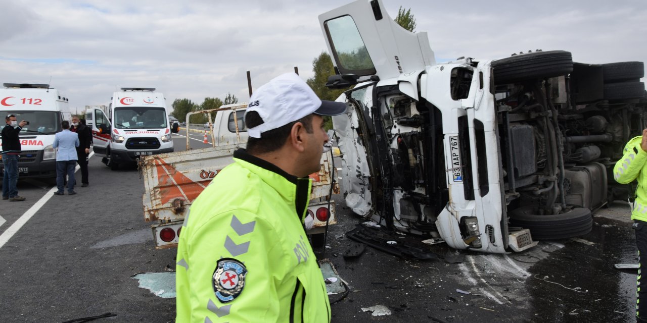 3 aracın karıştığı zincirleme kaza: 4 yaralı