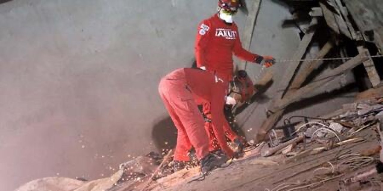 İZMİR SON DURUM BİLGİSİ Depremde, can kaybı 57. saatte 73'e yükseldi