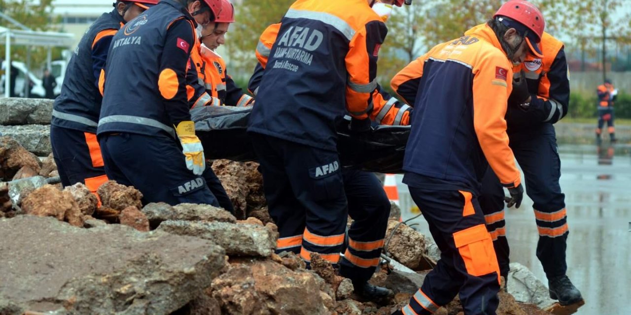 AFAD: 73 vatandaşımız hayatını kaybetti, 961 vatandaşımız yaralandı