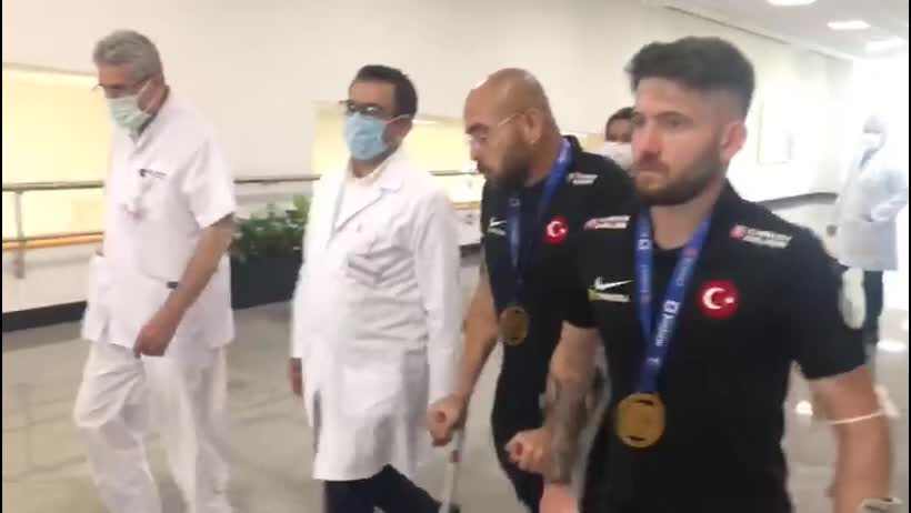 Ampute Milli Futbol Takımı'ndan Ankara Şehir Hastanesi'ne anlamlı ziyaret