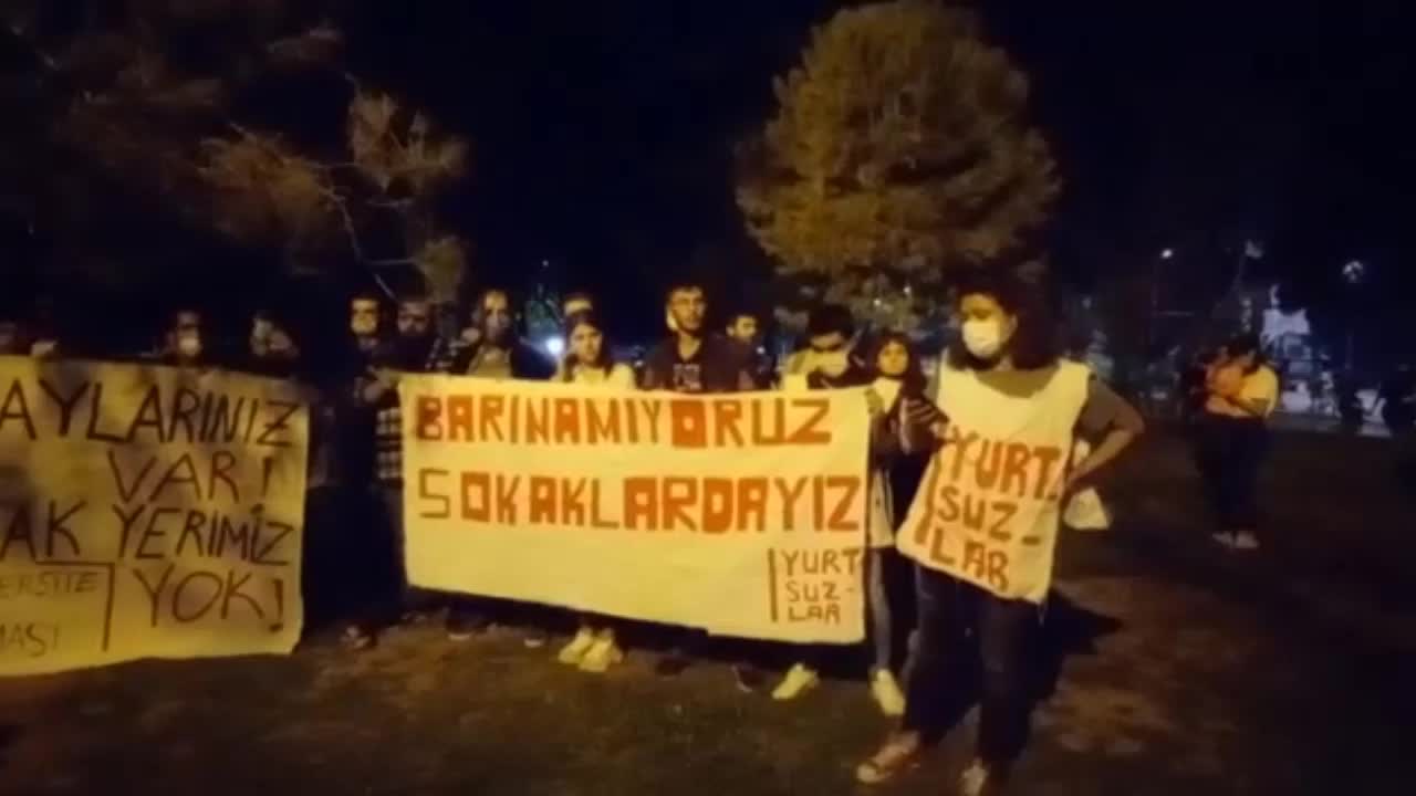 İzmir'de öğrenci eylemi 3'üncü gününde: "Otel açmak göstermelik çözüm"