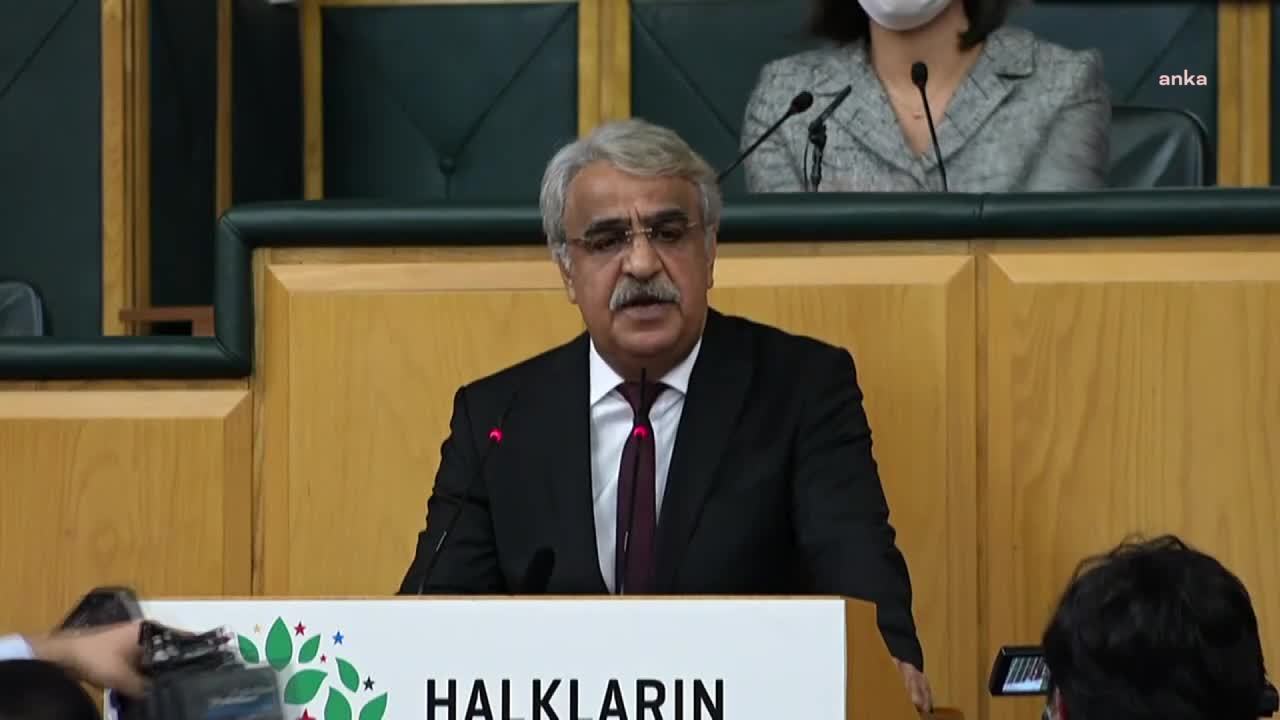 HDP Eş Genel Başkanı Sancar: "Ücretsiz eğitim de barınma da protesto da haktır. Öğrencilerin mücadelelerinin sonuna kadar yanındayız"