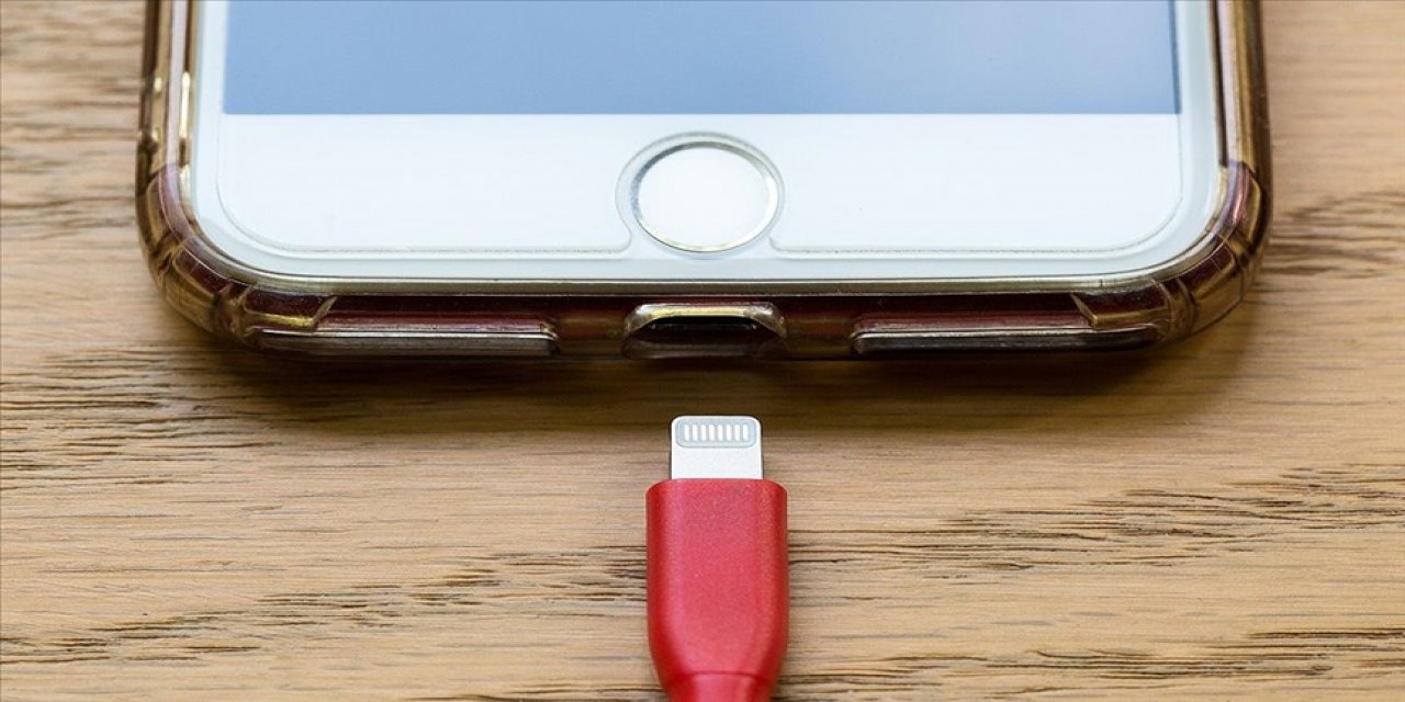 Akıllı telefonlara tek tip şarj girişimi