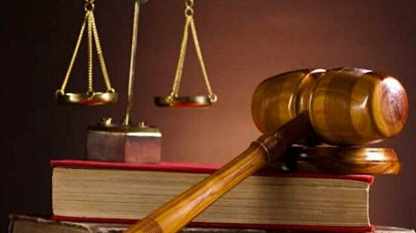 Avukat kılığına girdiler; duruşma salonunda ateş açtılar