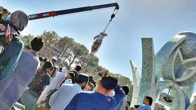 Taliban vahşeti devam ediyor! 4 kişiyi idam edip, cansız bedenlerini sergilediler!