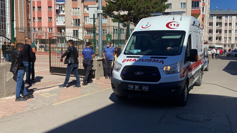 Okul müdürüne yumruklu saldırı