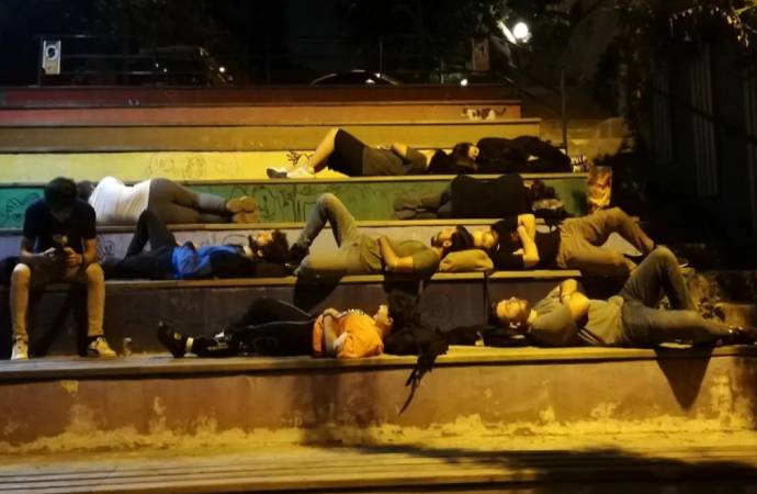 "Barınamıyoruz" diyen gençleri hedef aldı! AKP'li isimden çok tartışılacak 'yurt' çıkışı: "Gurur kaynağmız"