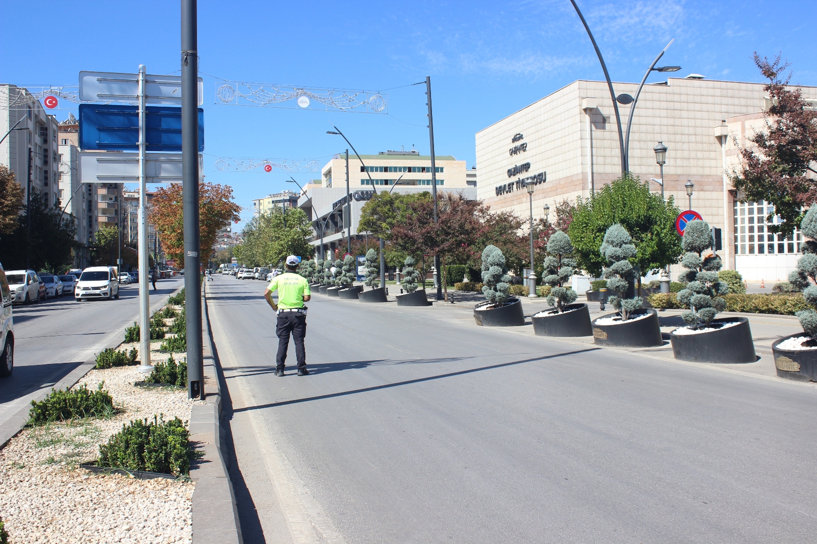Emniyet Müdürlüğü yakınlarında bomba paniği