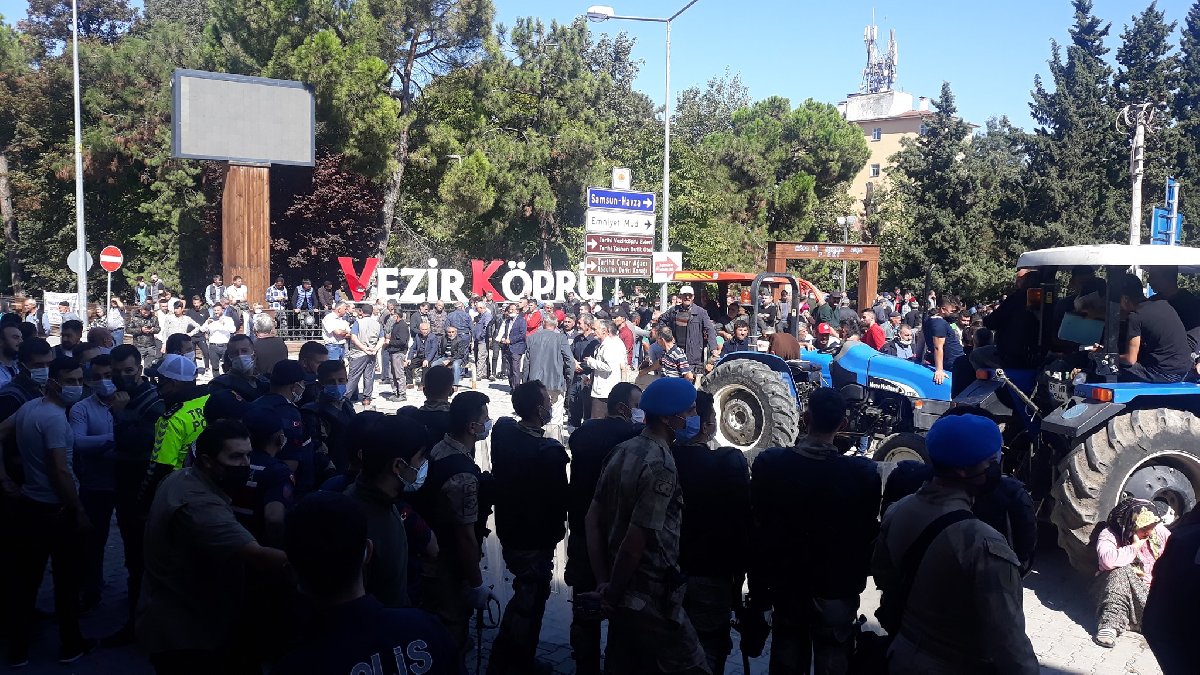 Köylüler isyan bayrağını çekti: AKP’li belediyeyi taşladılar