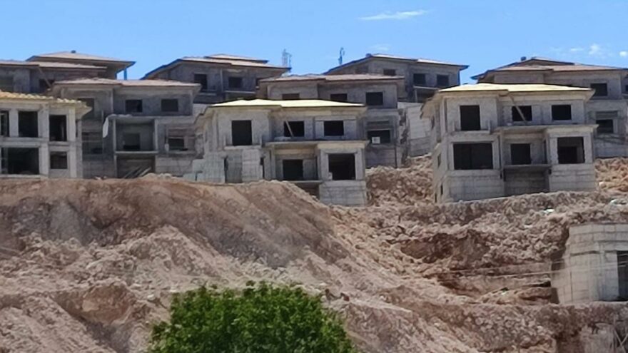 Daha önce 'gri pasaport skandalı' ile gündeme gelmişti... AKP'li belediyede yeni skandal: Milyonluk villalar yandaşlara böyle peşkeş çekildi