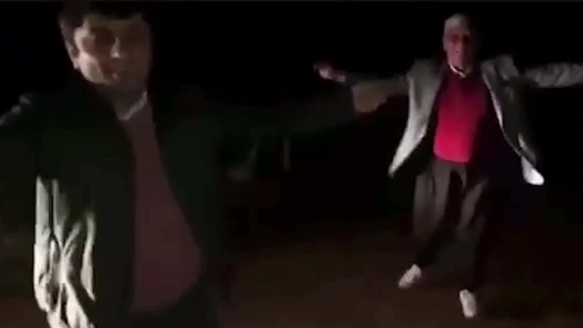 Silah sesleri arasında oynayan AKP'li başkan kendini böyle savundu: "Güzel oynadığım doğrudur"