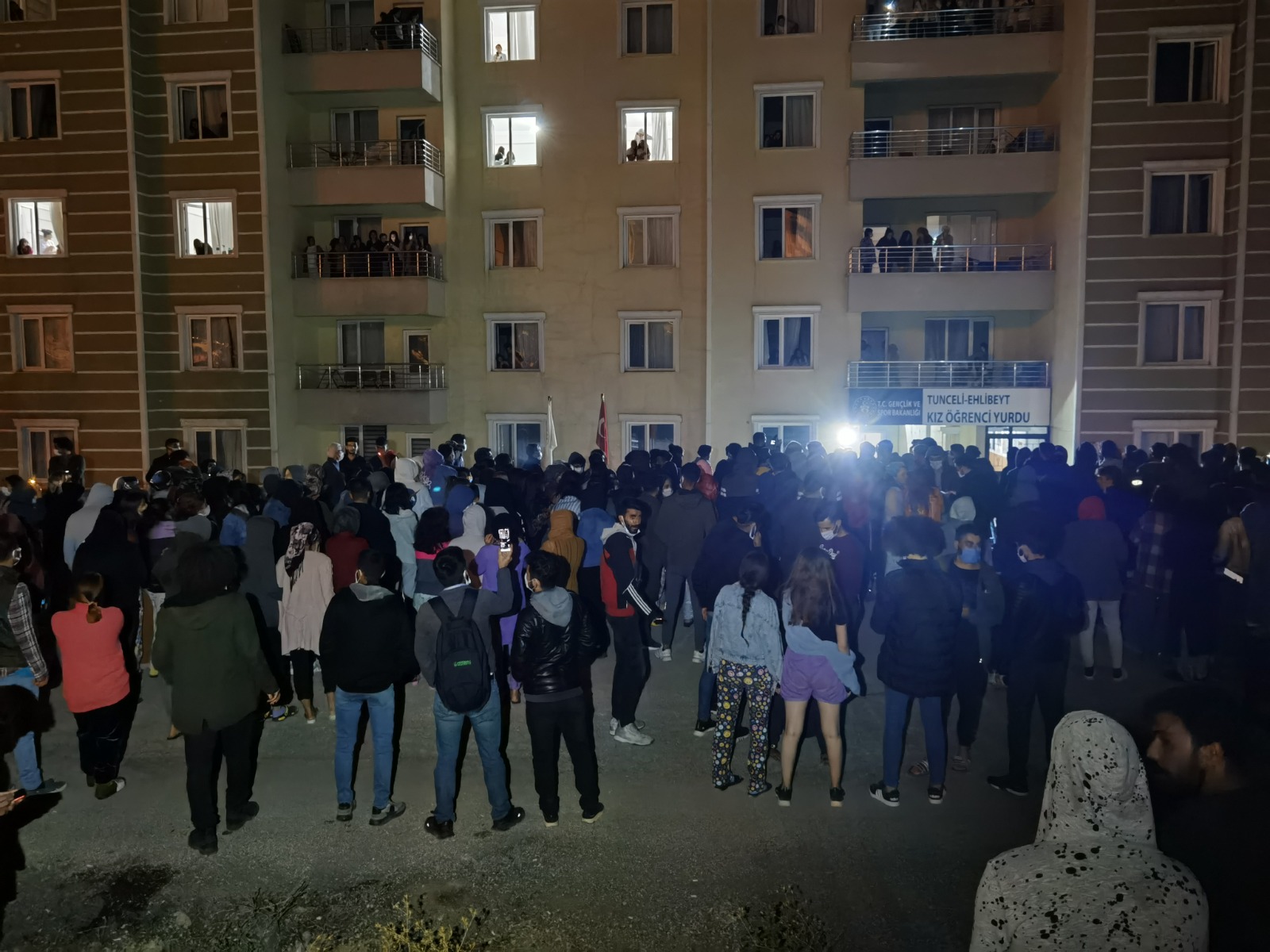 Tunceli'de skandal olay: "Asıl öğrenciler geldi" diyerek öğrencileri gece yarısı yurttan attılar