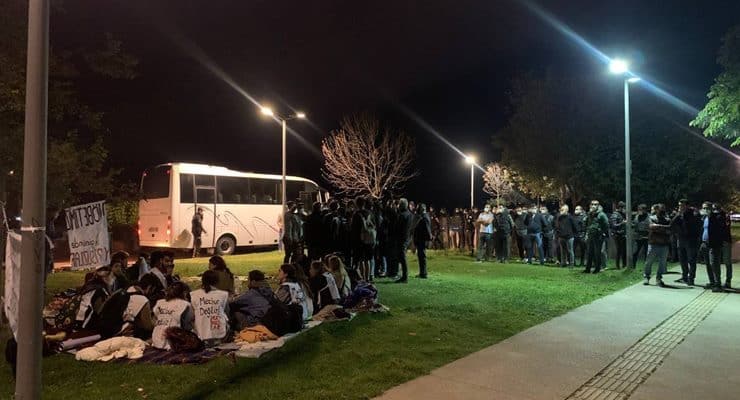 Cumhurbaşkanı Erdoğan hedef göstermişti: Polis ‘barınamayan öğrenciler’ eylemini bastı