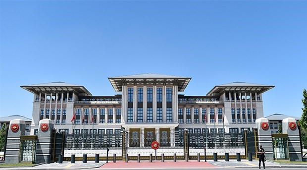 "5 milyondan 51 milyona…" dedi ve ekledi: “Erdoğan Saray’da şahsına özel hastane yaptırmış!”