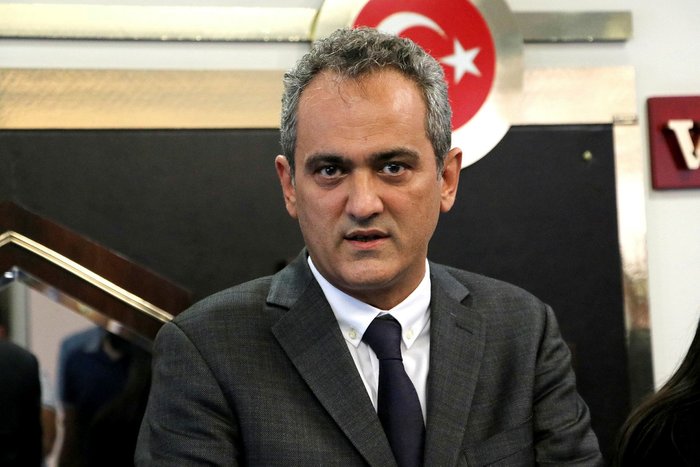 Milli Eğitim Bakanı Mahmut Özer canlı yayında açıkladı: Okula gidilen gün sayısı azaltılacak mı?
