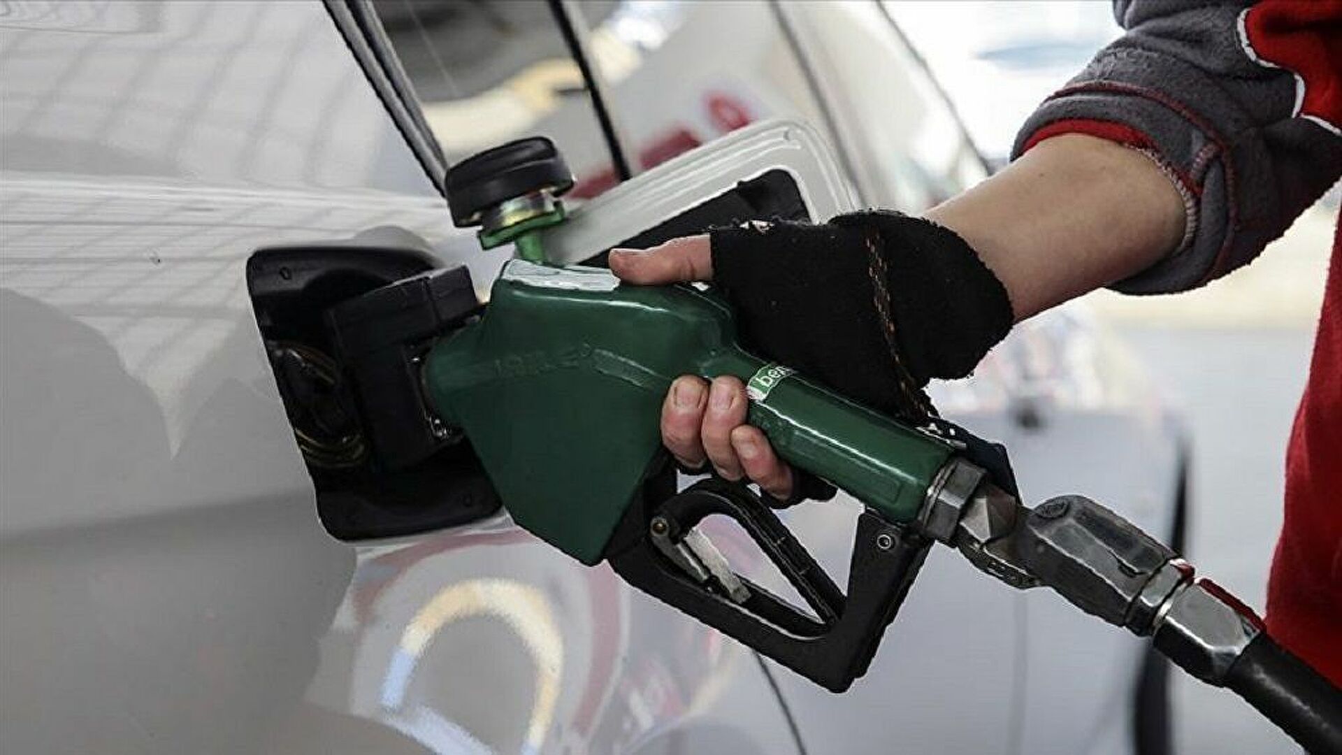 Pompa fiyatlarına yansımayacak: Benzine zam geldi