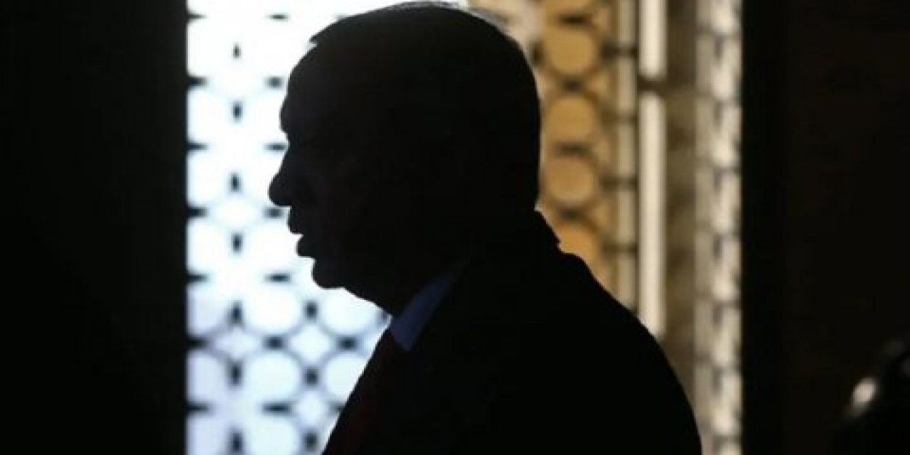 Yenişafak yazarı AKP seçmeninin 3 memnuniyetsizliğini yazdı: 'Reis yalnız kaldı...'