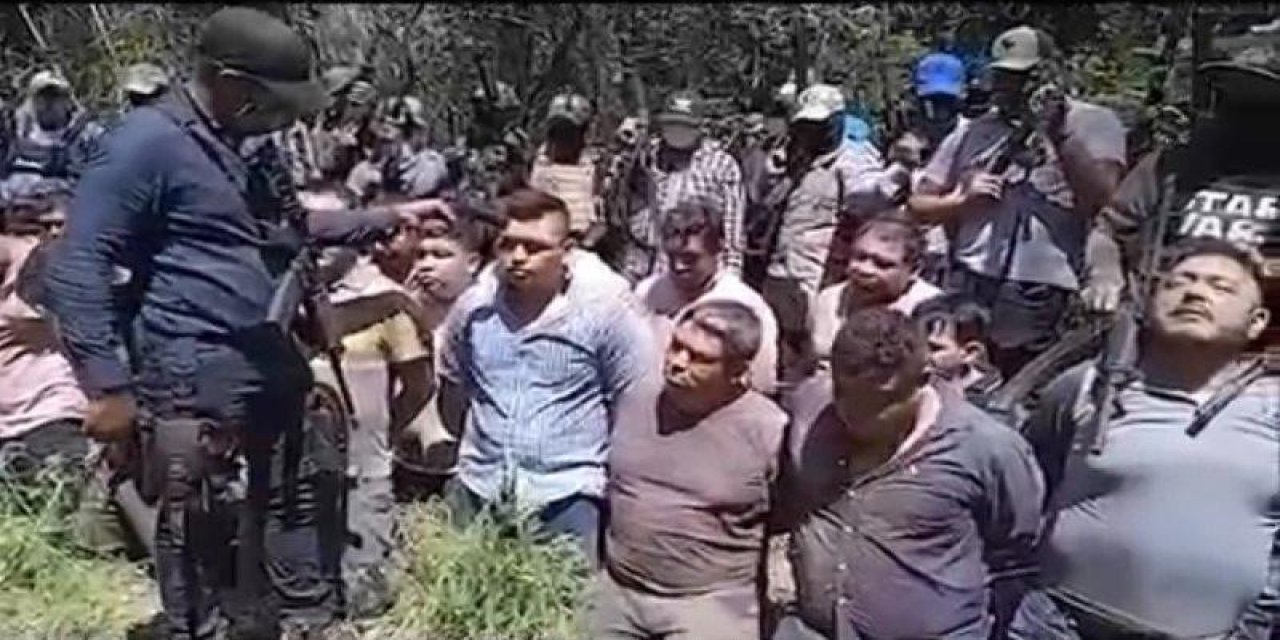 İnfaz edip belediye binasının önüne bıraktılar