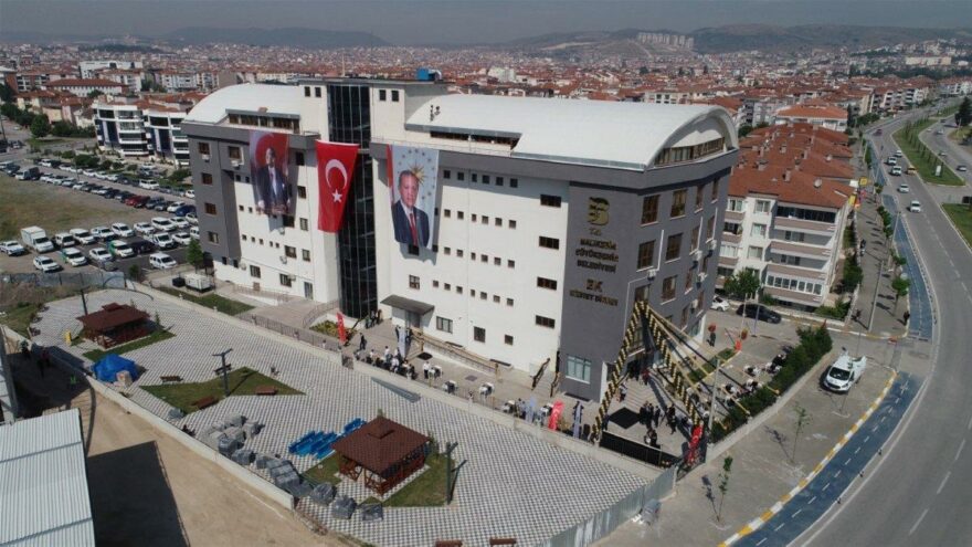 Kızılay toplanan bağışlarla yaptırmıştı: Öğrenci yurdu AKP’li belediyenin hizmet binası oldu