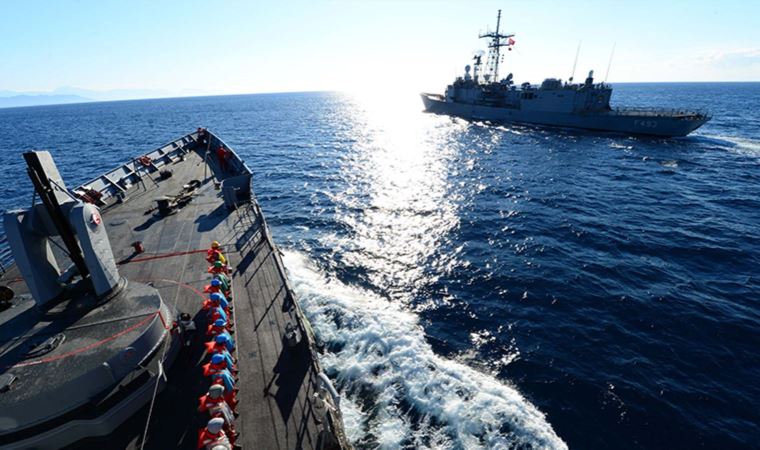 Akdeniz'de gergin anlar: Deniz Kuvvetleri Komutanlığı müdahale etti