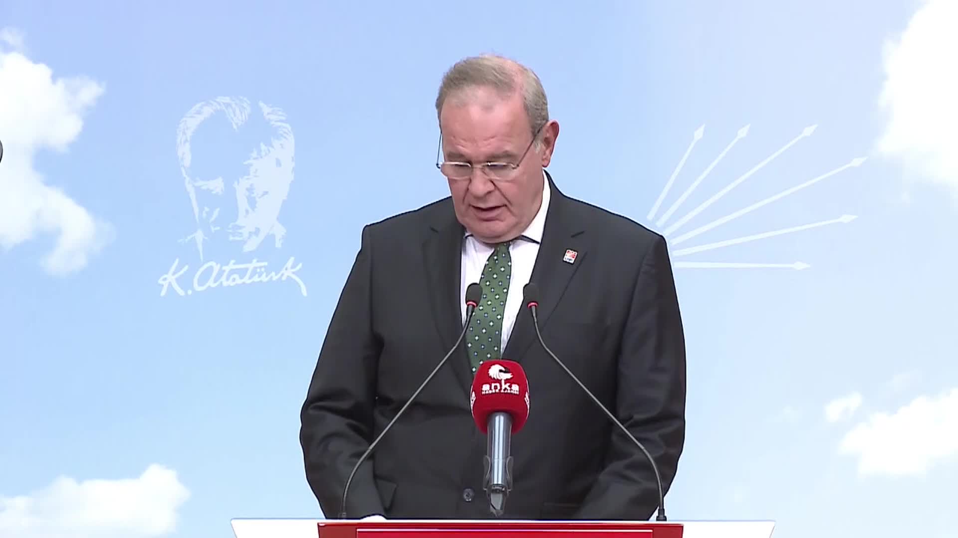 Faik Öztrak'tan Erdoğan'a sert sözler: "Beyefendi Moskova ve Washington arasında tahterevalli misali..."