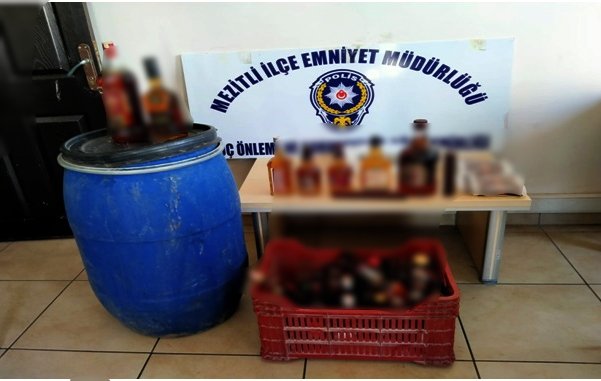 Piyasaya sürülmeye hazır 30 şişe sahte içki ele geçirildi