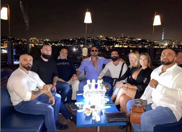 Gündeme oturan fotoğrafları paylaştı: "Tiplere bakın ve sıkıysa bunlara itiraz edin"