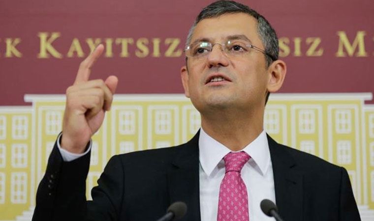 CHP'li Özgür Özel'den gündeme ilişkin dikkat çeken açıklamalar: "Çok kalabalıksa biz çıkalım Türkiye olarak, siz baş başa kalın"
