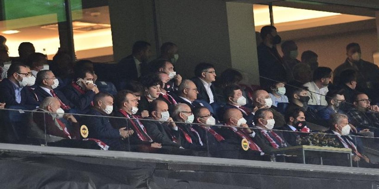 Kadıköy’de ıslıklı protesto