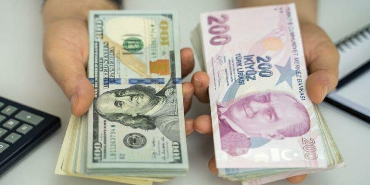 Güçlü dolar karşısında TL savunmasız kaldı
