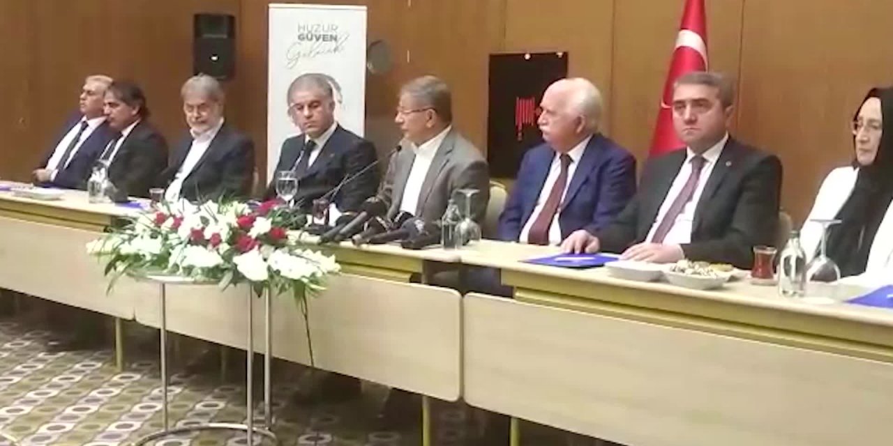 Davutoğlu'ndan AKP'li Özkan'a: "Kendi çocuğuna günde 10 lira ver bakalım, ne diyecek"