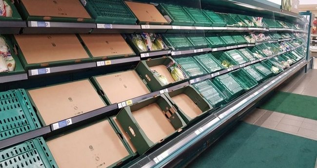 İngiltere'de 'kıtlık' paniği yaşanıyor: Market rafları boşaldı