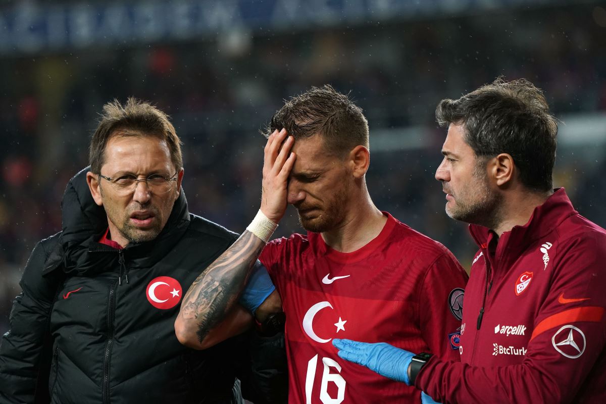 Milli oyuncu herkesi korkuttu: İşte gözünün son hali