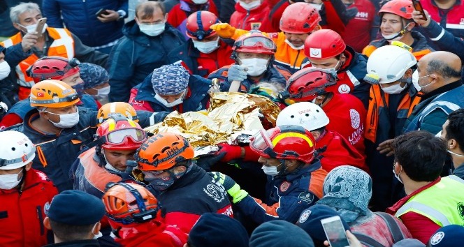 65 saat sonra enkazdan çıkartılan minik Elif'i, üzerine devrilen sandalye kurtarmış