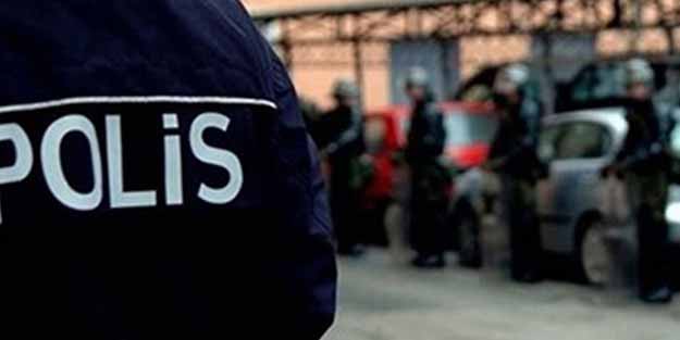 Polis servisi devrildi: Yaralılar var