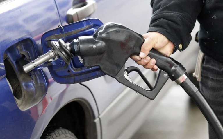 Benzin ve motorine zam geldi: Pompa fiyatlarına yansıyacak!