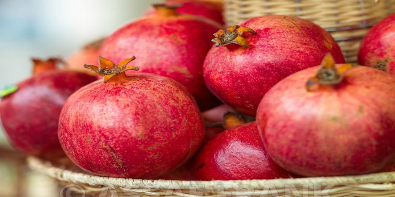 20 kiloluk nar sepeti 5 bin 100 TL'ye satıldı