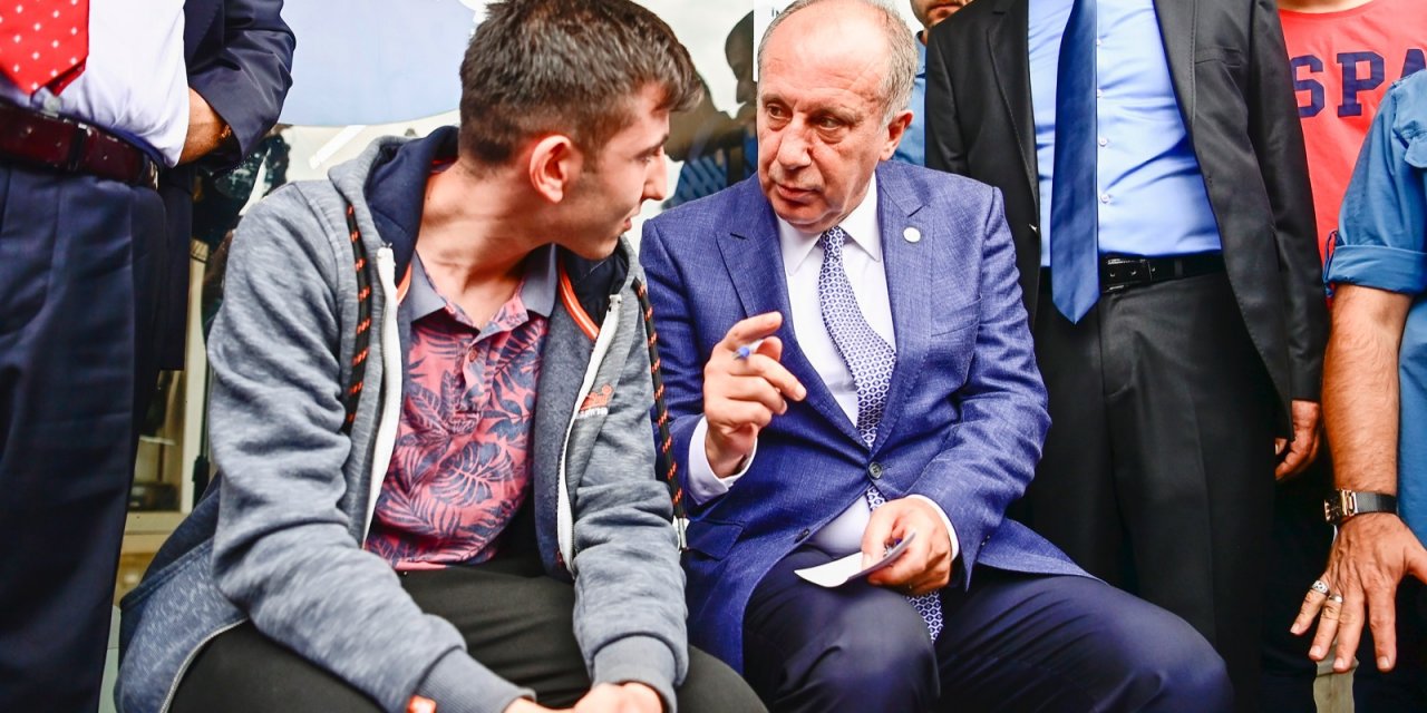 Muharrem İnce kaldırımda oturup öğrenciye fizik dersi verdi