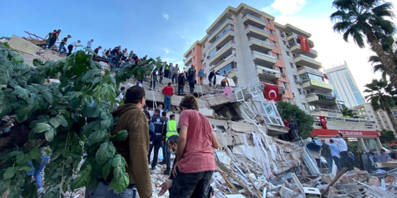 İzmir'de  yıkılan binaların müteahhitleri ve sorumlularından 9 gözaltı