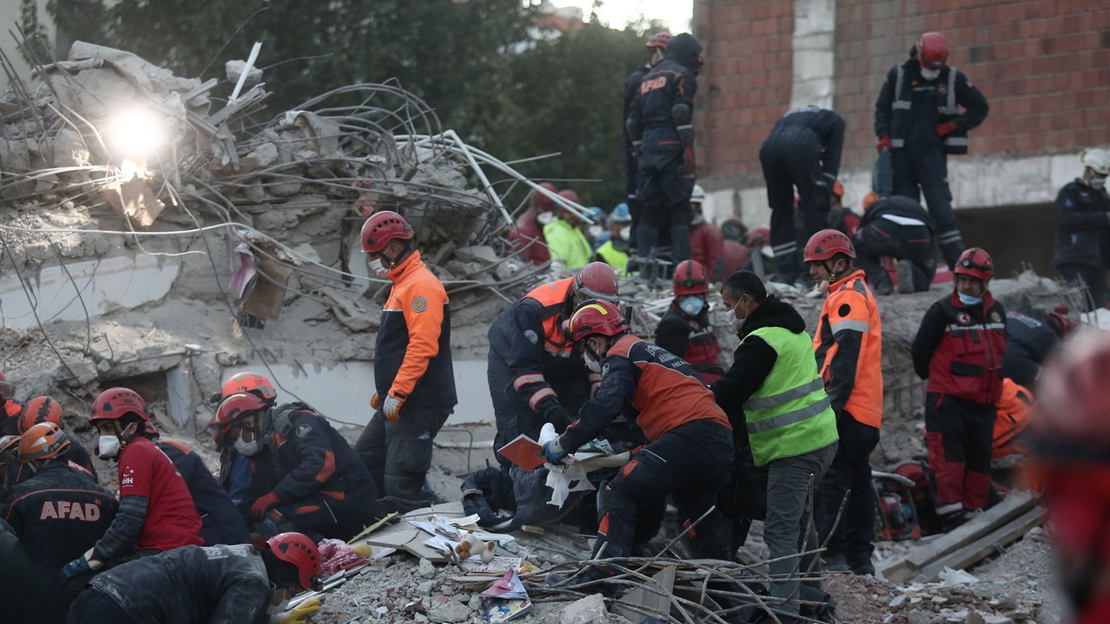 İyi Partili Tatlıoğlu "Türkiye'deki binaları sağlamlaştırmak için 39 milyar dolar vergi toplandı. İktidar, bu paraların nereye harcandığını millete açıklamak zorunda.