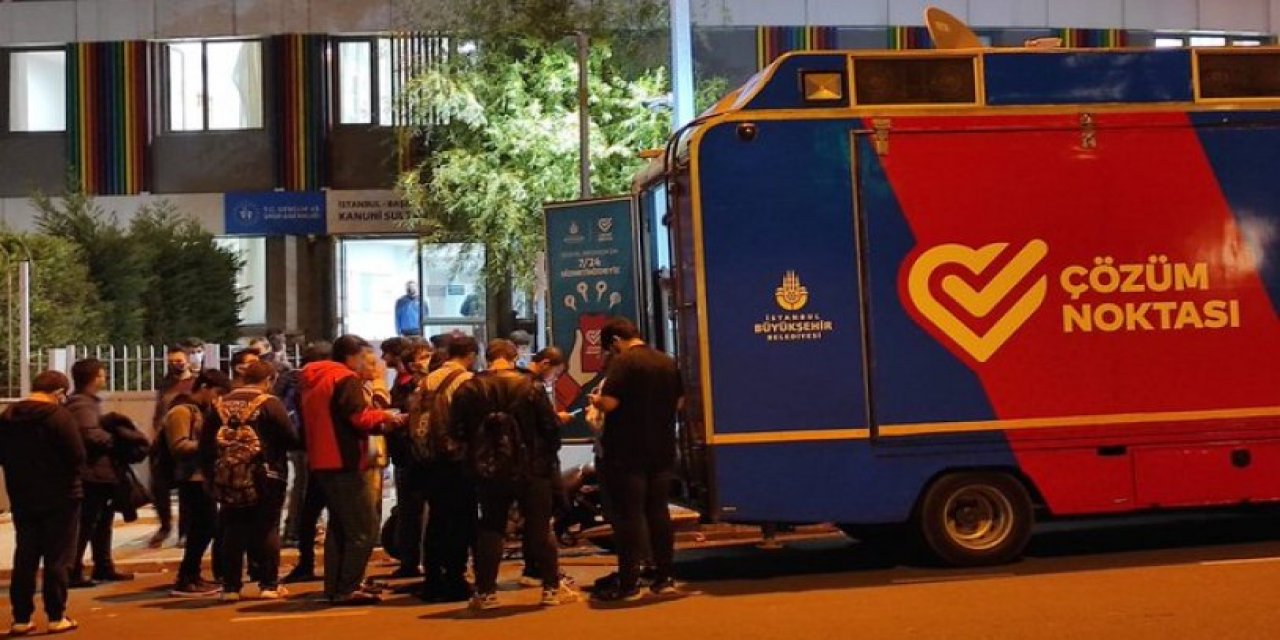 Öğrencilerin talebini karşılayan İBB'ye bakanlık engeli! 'Derdiniz üzüm yemek mi, bağcıyı dövmek mi?'