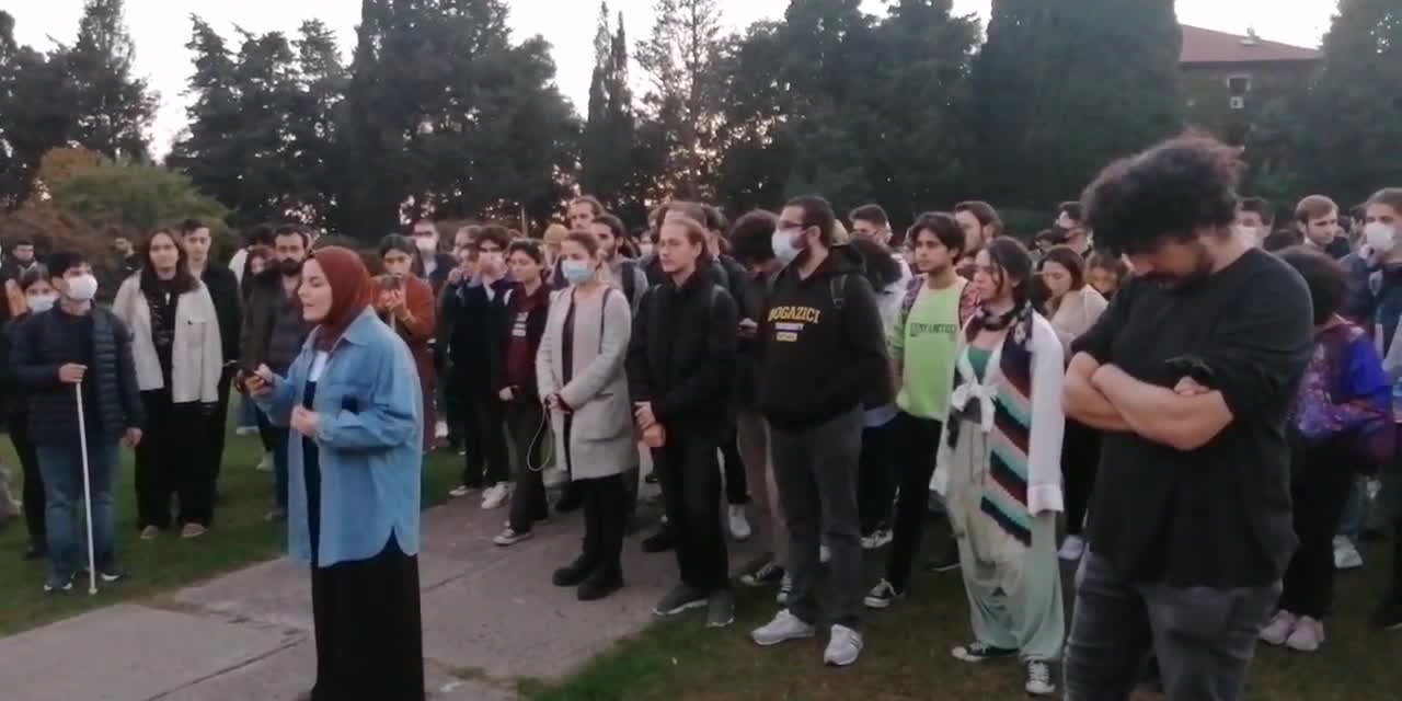 Boğaziçi Üniversitesi'nde 30 öğrenci gözaltına alındı.
