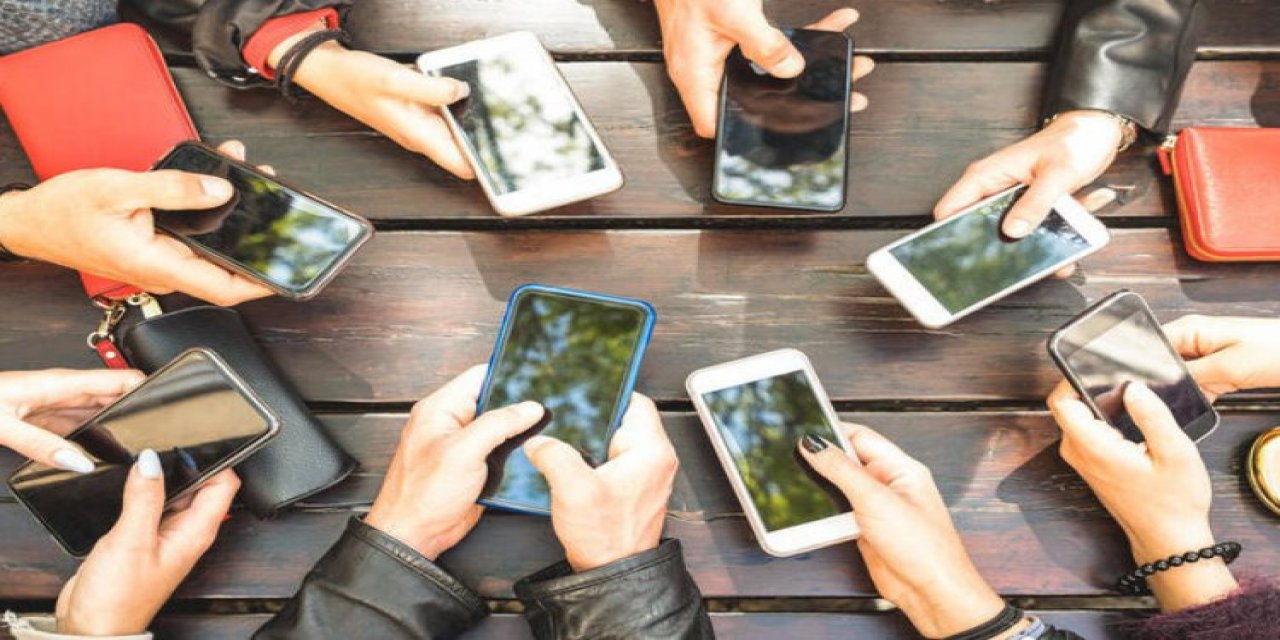 AKP Genel Başkan Yardımcısı: "Ekonomi çok mu kötü beyler? Her evde 2-3 telefon var"