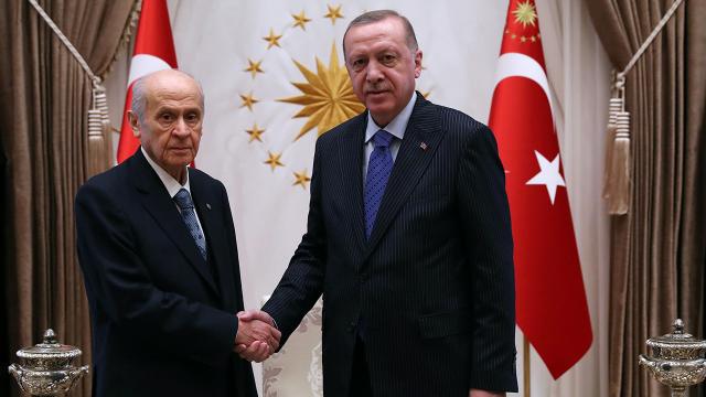 Kabine toplantısı öncesi Erdoğan ile Bahçeli arasında kritik görüşme