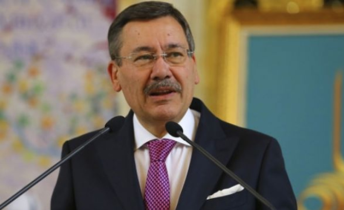 Sosyal medyadan tepki yağdı: Melih Gökçek'ten 'şükredin' paylaşımı