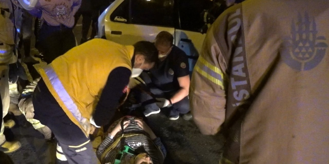 TEM Otoyolu'nda iki otomobil çarpıştı; Biri bebek, 3 yaralı