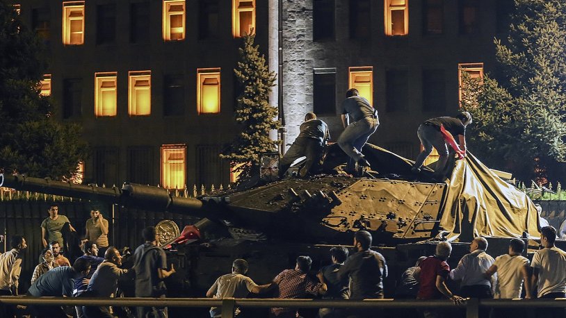 15 Temmuz'da 'mesaiye' çağrılan pilot her şeyi anlattı: "Sen o darbe gecesi ne yaptın' diye merak ediyorsunuzdur..."