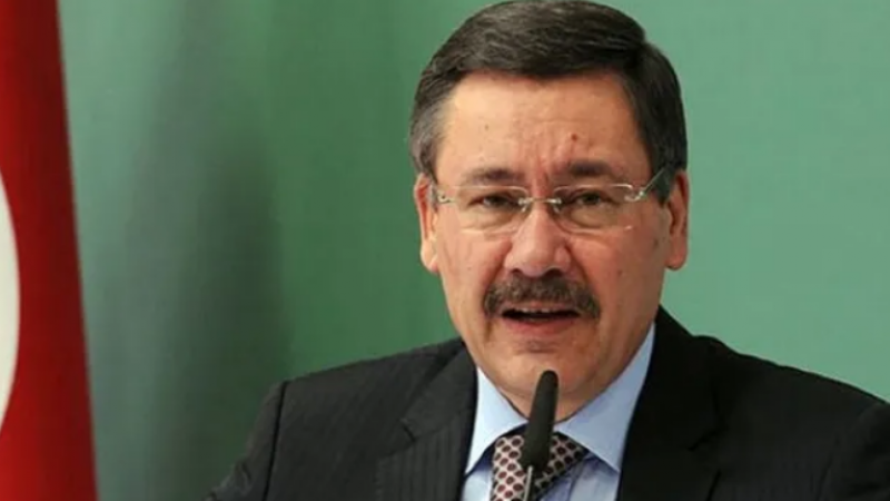 "Görevden neden alındınız?" sorusu soruldu; Melih Gökçek küplere bindi!