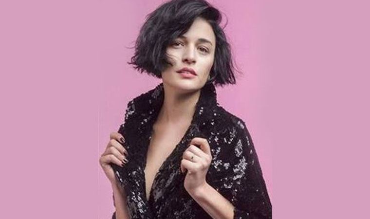 Gonca Vuslateri'nin bayrak paylaşımına tepki yağdı