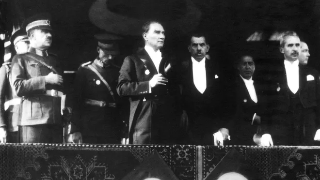 "Cumhuriyete daha fazla sarılmalıyız" İşte iş dünyasından 29 Ekim mesajları